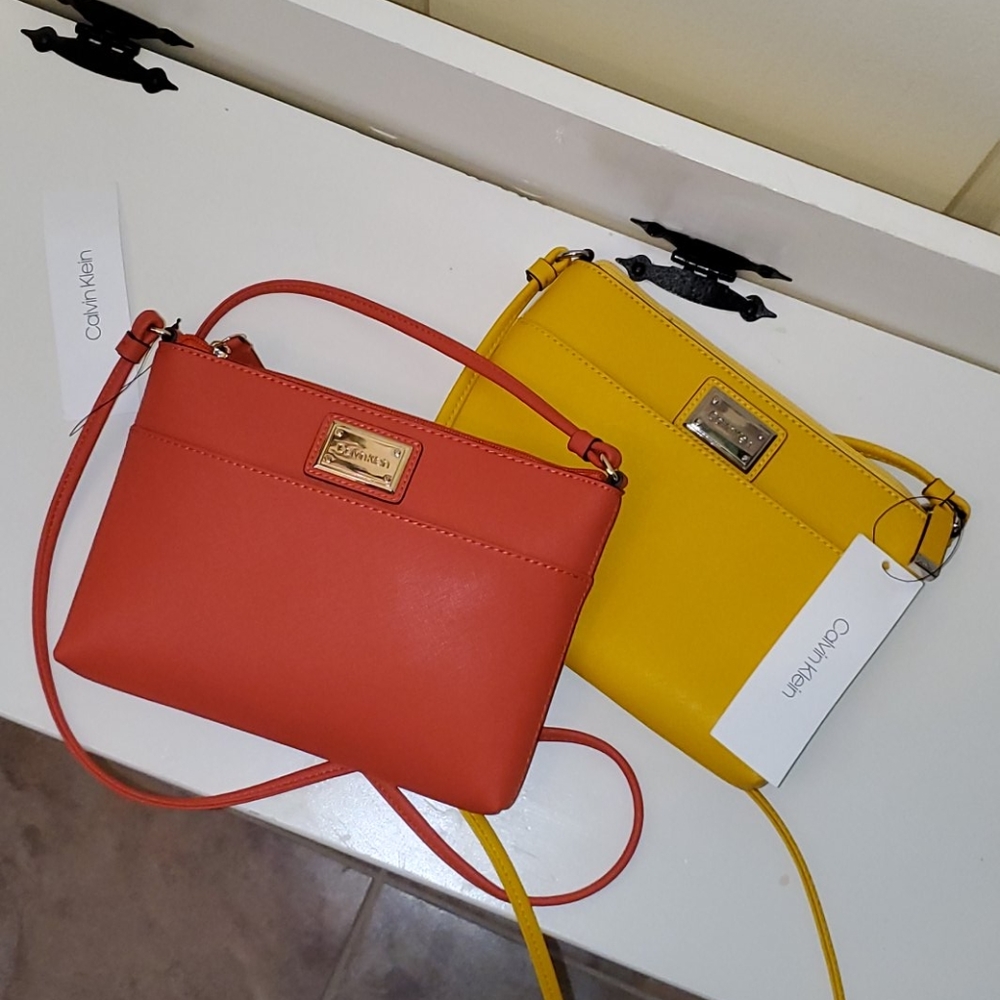 Calvin Klein Cross Body Shoulder Bag - Picture 2 of 3